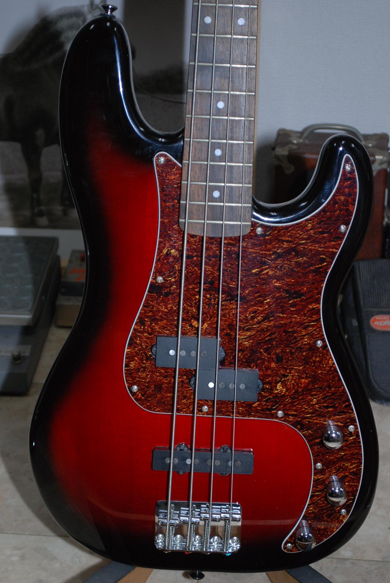 fender squier musicmaster bass