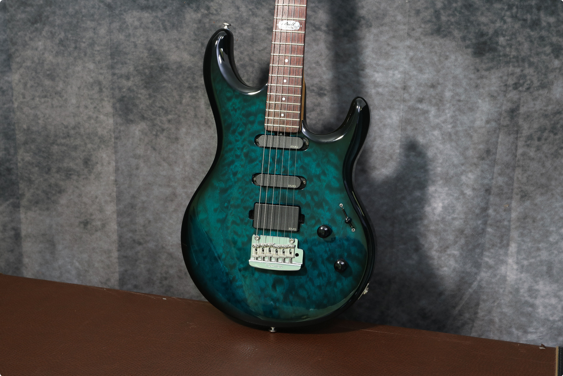 【販売通販】MUSICMAN LUKE BLUE EMG ERNIE BALL エレキギター 中古 M5351638 ミュージックマン