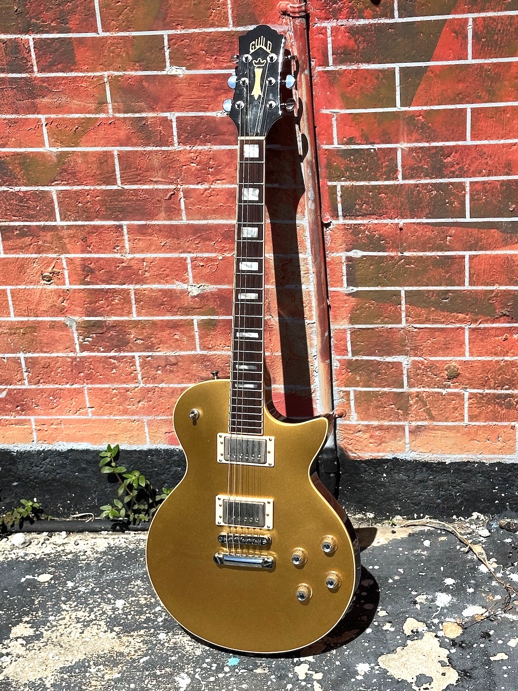 Guild Guitars BB Bluesbird 1997 Gold Top Guitar For Sale Guitarbroker