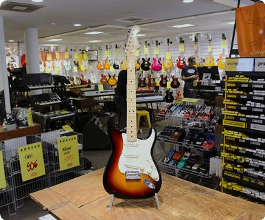 Fender Stratocaster 2018 Sunburst