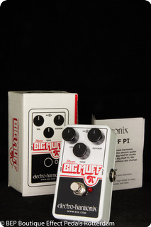 Electro Harmonix Nano Big Muff Pi Distortion / Sustainer White / Black / Red