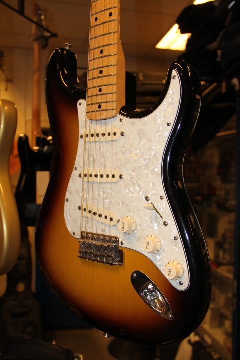 fender-Custom Shop 56 Stratocaster NOS-2000-Sunburst