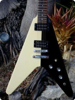 Gibson Flying V  1985 Black And White Finish