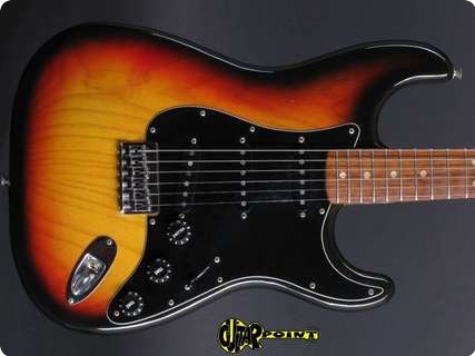 Fender Stratocaster 1977 3 Tone Sunburst