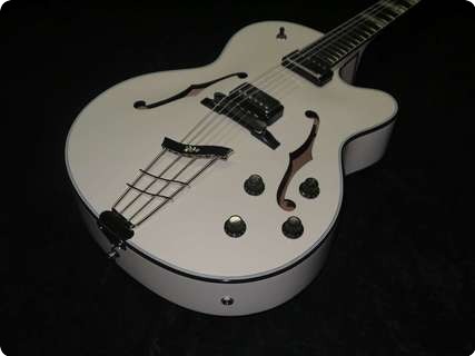 Hofner New President Limited Edition White