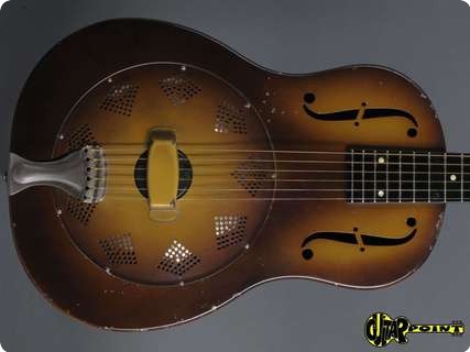 National Triolian Bakelite 1929 Dark Brown Sunburst