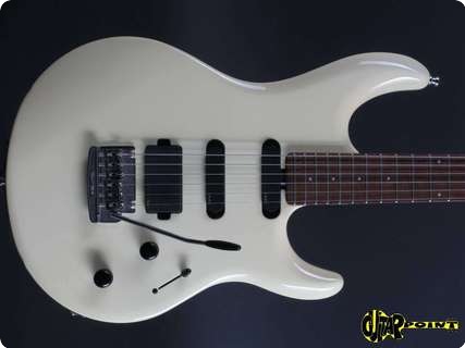 Ernie Ball Music Man Luke Ltd   Butter Cream 2005 Butter Cream