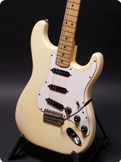 fender stratocaster international series