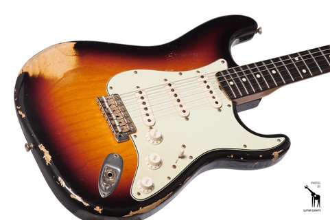 Fender Fender Custom Shop 2007 Namm Limited Edition 1962 Stratocaster Heavy Relic 2007 3 Tone Sunburst