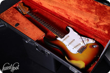 Fender-Stratocaster-1965-3 Tone Sunburst
