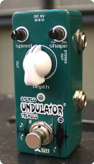 Xvive Stereo Undulator Tremolo Defekt Effect For Sale Oscar Guitars